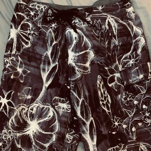 Oakley Board Shorts Size 34 NWOT